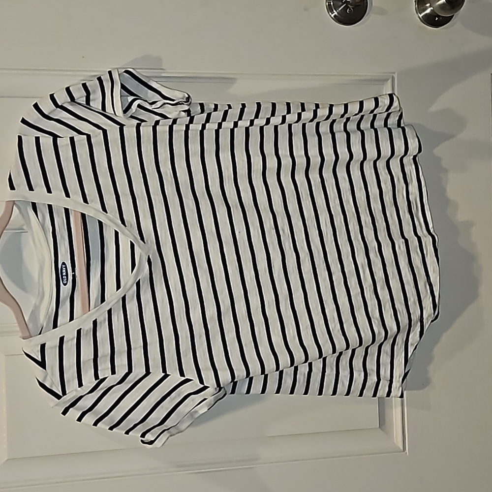 Black and white Striped V-neck - Picture 1 of 3